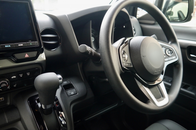 汽車的方向盤,在日本被稱為「handle」。